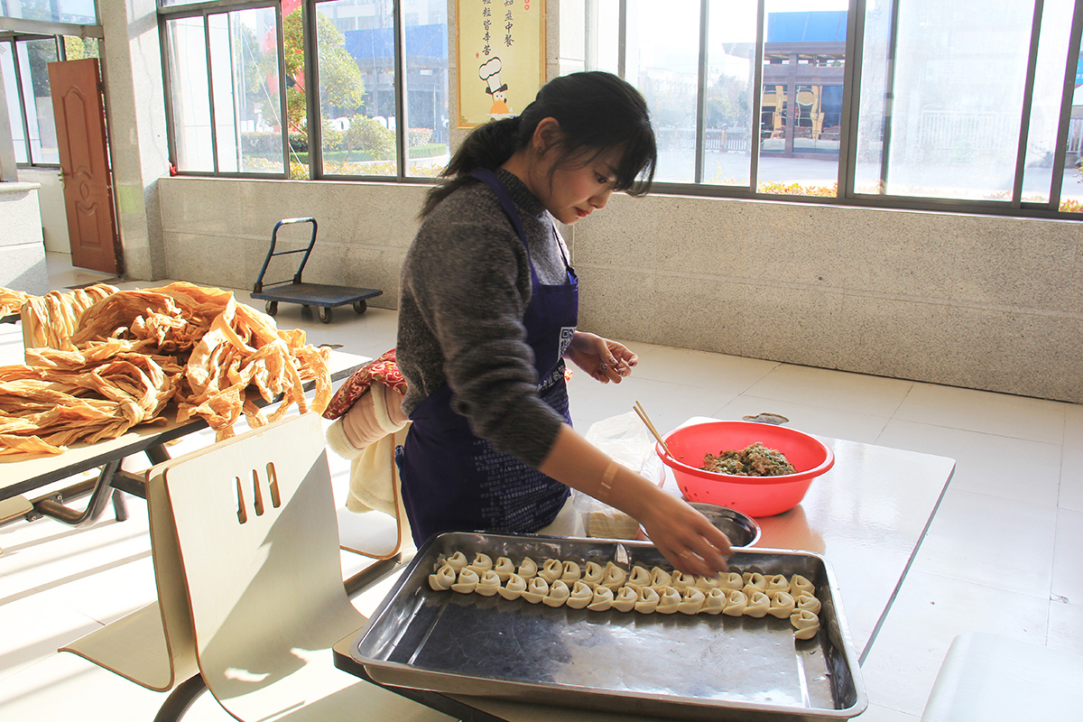 豪家集團(tuán)丨“情暖冬至，溫暖豪家”冬至包餃子活動