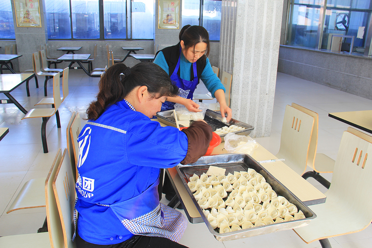 豪家集團(tuán)丨“情暖冬至，溫暖豪家”冬至包餃子活動4